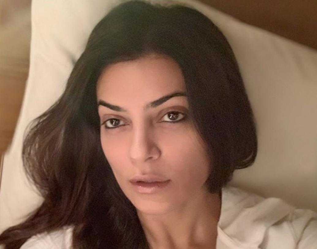 ২০১৪ থেকে ২০১৬-এর মধ্যে প্রকাশ্যে খুব কম দেখা গিয়েছে সুস্মিতাকে। সে সময় লন্ডন এবং জার্মানিতেও চিকিত্সা করাতে গিয়েছিলেন। ‘‘আমার মধ্যে থেকে এনার্জি চলে গিয়েছিল। সে ভাবে বেঁচে থাকার কী লাভ? তার পর নিজেই নিজেকে মোটিভেট করতে শুরু করি’’ যন্ত্রণার দিনের কথা বলেছেন সুস্মিতা।