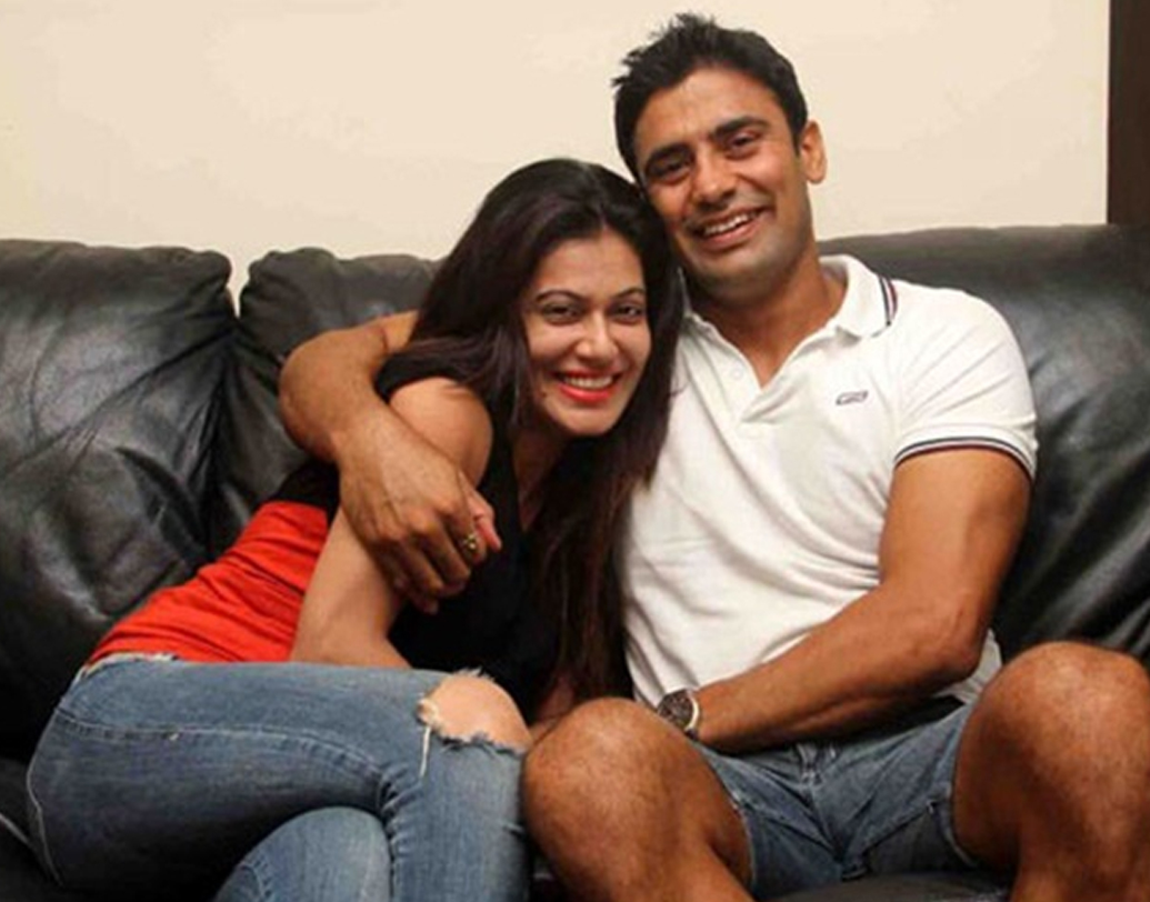 রাহুলের সঙ্গে সম্পর্ক ভেঙে যাওয়ার পর সোনাজয়ী ভারতীয় কুস্তিগীর সংগ্রাম সিংহের সঙ্গে সম্পর্ক তৈরি হয় পায়েলের। কিছু রিয়্যালিটি শোয়ে দু’জনকে একসঙ্গে দেখা গিয়েছে। দীর্ঘ ১৬ বছর আলাদা থাকার পর সংগ্রামের মধ্যস্থতাতেই তাঁর মা-বাবা ফের এক হয়ে যান বলে জানিয়েছেন পায়েল। ২০১৪-য় বাগদান সারেন তাঁরা। খুব শীঘ্র বিয়ে করার কথা তাঁদের।