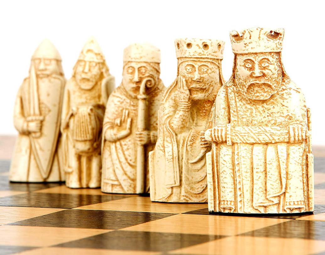 এই পরিবারের সঙ্গে যুক্ত একজন বলেন, “ঘুঁটিটি যে গুরুত্বপূর্ণ, এ বিষয়ে কারও সন্দেহ ছিল না। তবে দামের চেয়ে এর অলৌকিক শক্তিই বেশি ভাবাত তাঁদের। এর আসল মূল্য সম্পর্কে তিনিও জানতেন না।”