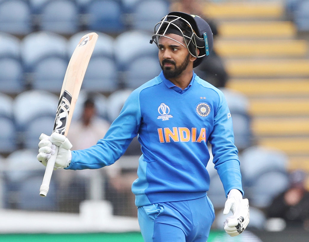 চার নম্বরে কে ব্যাট করবেন? টিম ইন্ডিয়ার বিশ্বকাপ অভিযানের আগে থেকেই এই প্রশ্নটা নিয়ে কম আলোচনা হয়নি ক্রিকেট মহলে। তবে ওয়ার্ম আপ ম্যাচে সেঞ্চুরি করে সে প্রশ্নের উত্তর দিয়ে দিয়েছেন লোকেশ রাহুল। নিজের প্রতিভা অনুযায়ী আজ খেলতে পারলে ফ্যাফ ডুপ্লেসিদের জন্য যথেষ্ট দুশ্চিন্তা বয়ে আনতে পারেন রাহুল।