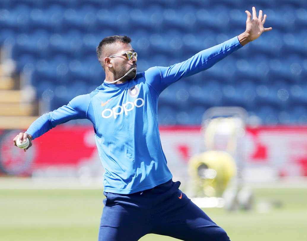 অলরাউন্ডার হিসাবে হার্দিক পাণ্ড্যর দলে থাকাটা নিশ্চিত ছিলই। ধোনির মতোই লোয়ার অর্ডারে তাঁর ব্যাটিং বেশ কার্যকরী। সঙ্গে হার্দিকের ফিল্ডিং ও বোলিংয়ের কথাটা ভুলে যাবেন না।