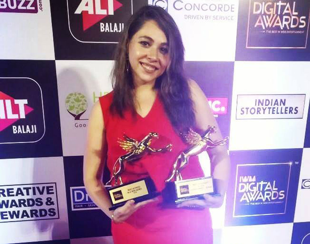 টিভিএফ পিচার্স ও টিভিএফ ট্রিপলিং-এর মতো ওয়েব সিরিজগুলির হাত ধরেই লাইমলাইটে আসেন এই ‘চঞ্চল’ ওরফে মানভি। প্রশংসিত তো হয়েছিলেনই, তার পর আর পিছন ফিরে তাকাতে হয়নি। অল্প সময়ের মধ্যে মানভির কেরিয়ার গ্রাফের উত্থানও বশ নজরকাড়া।