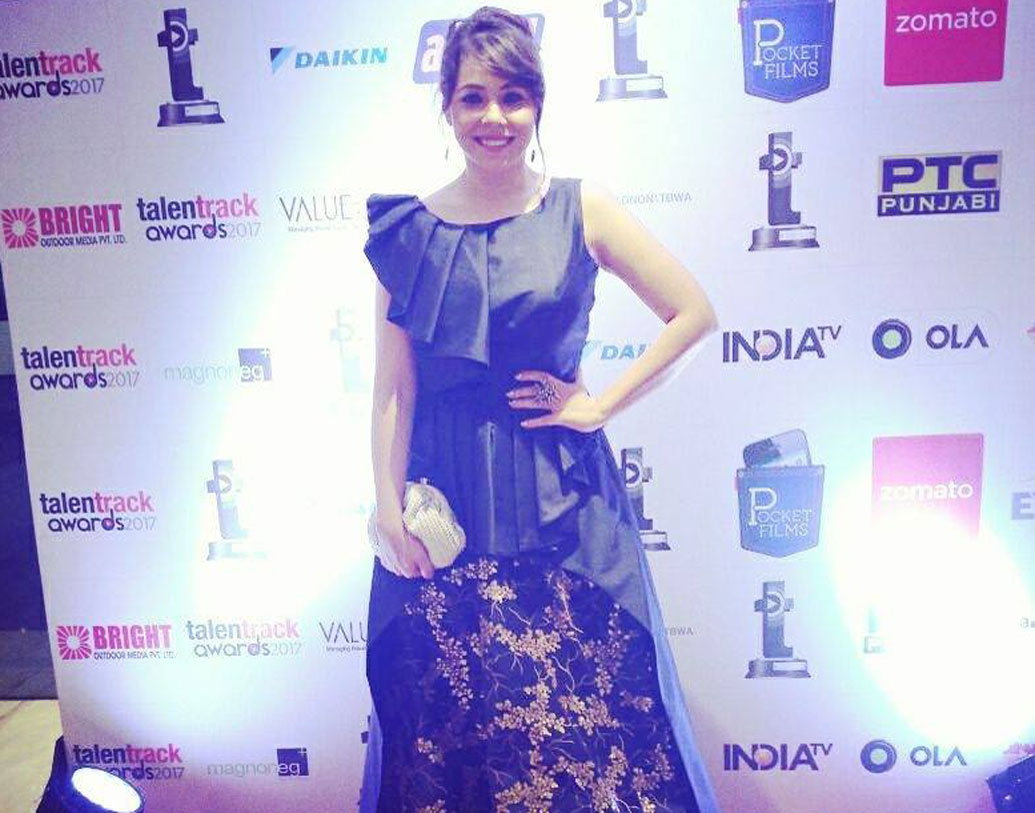 এই সিরিজে অম্বিকা গিল নামের এক ট্যাম্বোরিন বাদকের চরিত্রে অভিনয় করেন মানভি। এই সিরিজে তাঁর নজরকাড়া অভিনয় তরুণ প্রজন্মের কাছে একপ্রকার ‘রোলমডেল’ বানিয়ে দিয়েছিল মানভিকে।