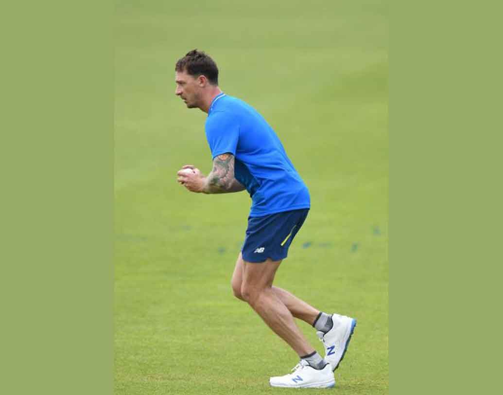 চোটের কারণে ডেল স্টেনের বিশ্বকাপ থেকে ছিটকে যাওয়া। দক্ষিণ আফ্রিকা দলের সবচেয়ে অভিজ্ঞ বোলার দলে না থাকার জন্য ব্যাটিং করতে গিয়ে ভারতকে ততটাও বেগ পেতে হয়নি। ছবি: এএফপি।