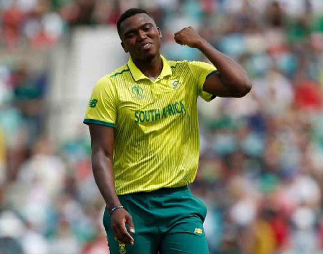 শুধু ডেল স্টেন নয় লুঙ্গি এনগিডিও চোটের কারণে খেলেননি এই ম্যাচে। সুতরাং এমনিতেই দক্ষিণ আফ্রিকার শক্তি অর্ধেক হয়ে গিয়েছিল। তাই সেই দলকে হারিয়ে নিশ্চিন্ত হওয়ার কোনও কারণ নেই বিরাটের।  ছবি: এএফপি।