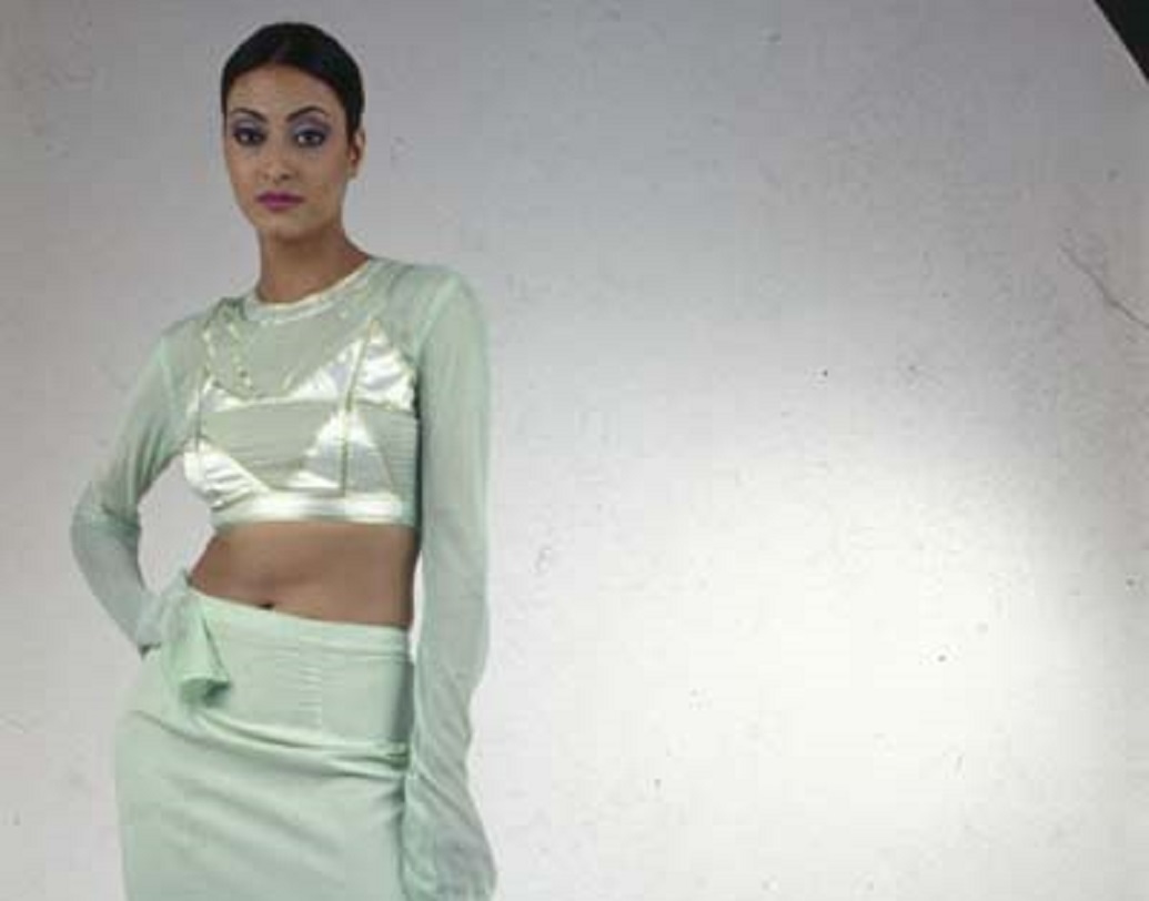 সে সময় গীতাঞ্জলির রূপের চর্চা চলত বলিউডের অলি-গলিতে। মাধুরী দীক্ষিতের সঙ্গে তুলনা করা হত। নামজাদা ডিজাইনার থেকে ফোটোগ্রাফার— সবার সঙ্গেই কাজ করেছেন তিনি। কিন্তু আজ কোথায় তিনি?