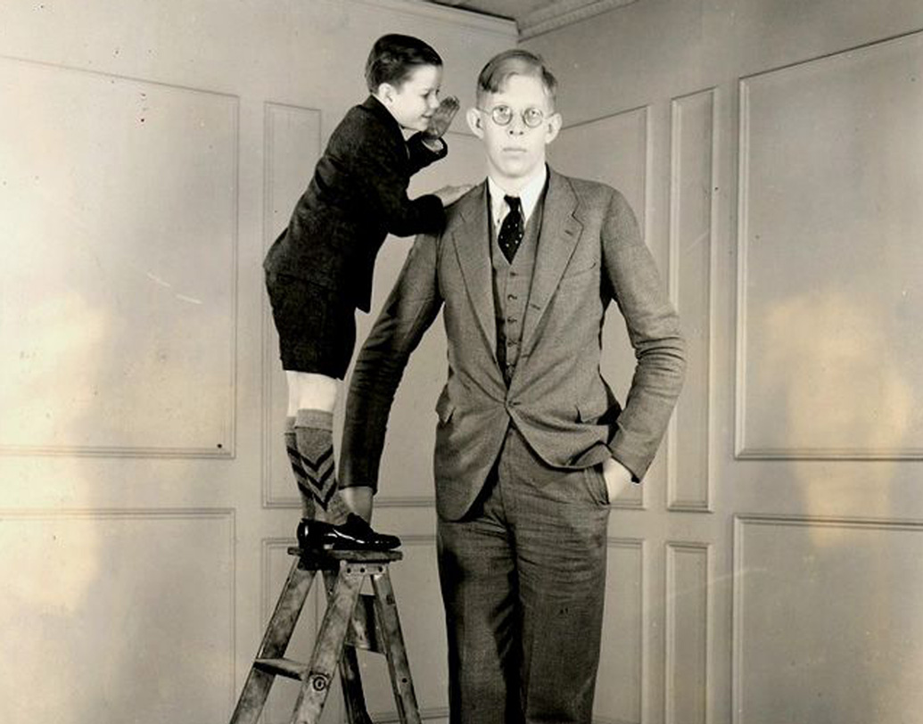 ১৯১৮ সালের ২২ ফেব্রুয়ারি মার্কিন যুক্তরাষ্ট্রের এলটন ইলিনয়ে জন্ম রবার্ট ওয়াডলোর। পাঁচ ভাইবোনের মধ্যে তিনিই ছিলেন সবচেয়ে বড়। জন্মের সময় ওজন ছিল ৩ কেজি ৯৪ গ্রাম।