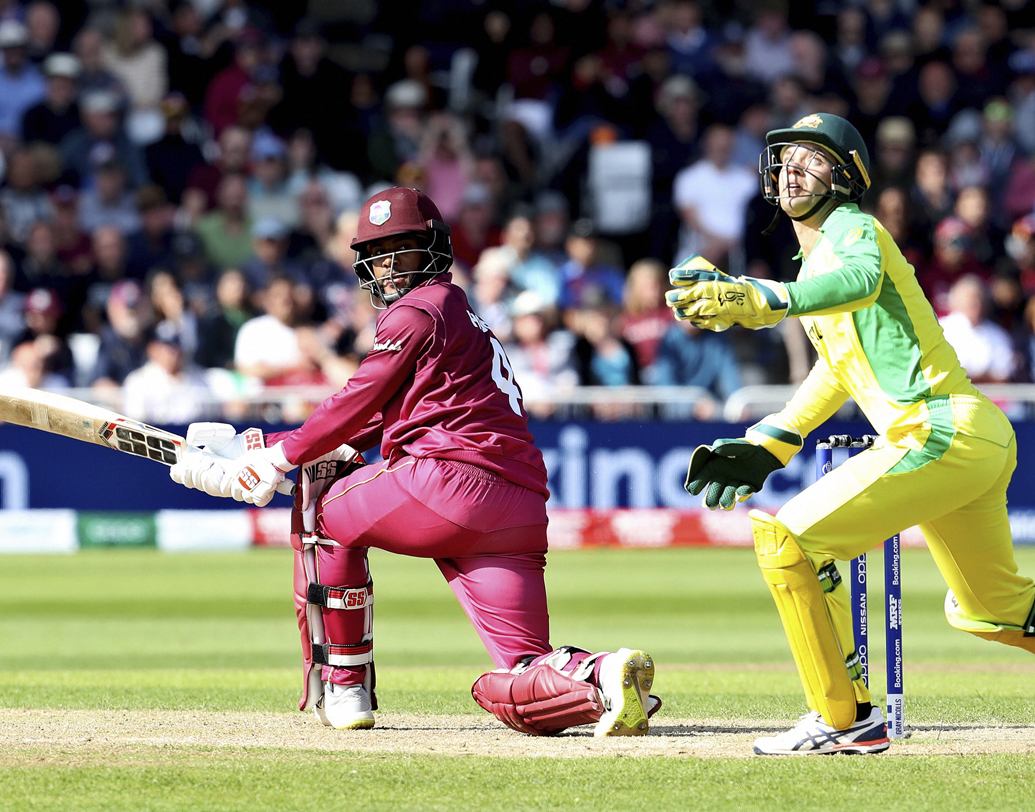 ২০০-২৫০ রান করতেও কাল ঘাম ছুটছে। এই বিশ্বকাপে যেখানে রানের বন্যা হওয়ার আশা ছিল, সেখানে ব্যাটসম্যানদের রীতিমতো চাপে থাকতে হচ্ছে বড় রানের জন্য। পাকিস্তান প্রথম ম্যাচে দাঁড়াতে পারেনি। ১০৫ রানে অলআউট হয়। শ্রীলঙ্কা কার্ডিফে ১৩৬ রানে শেষ।
