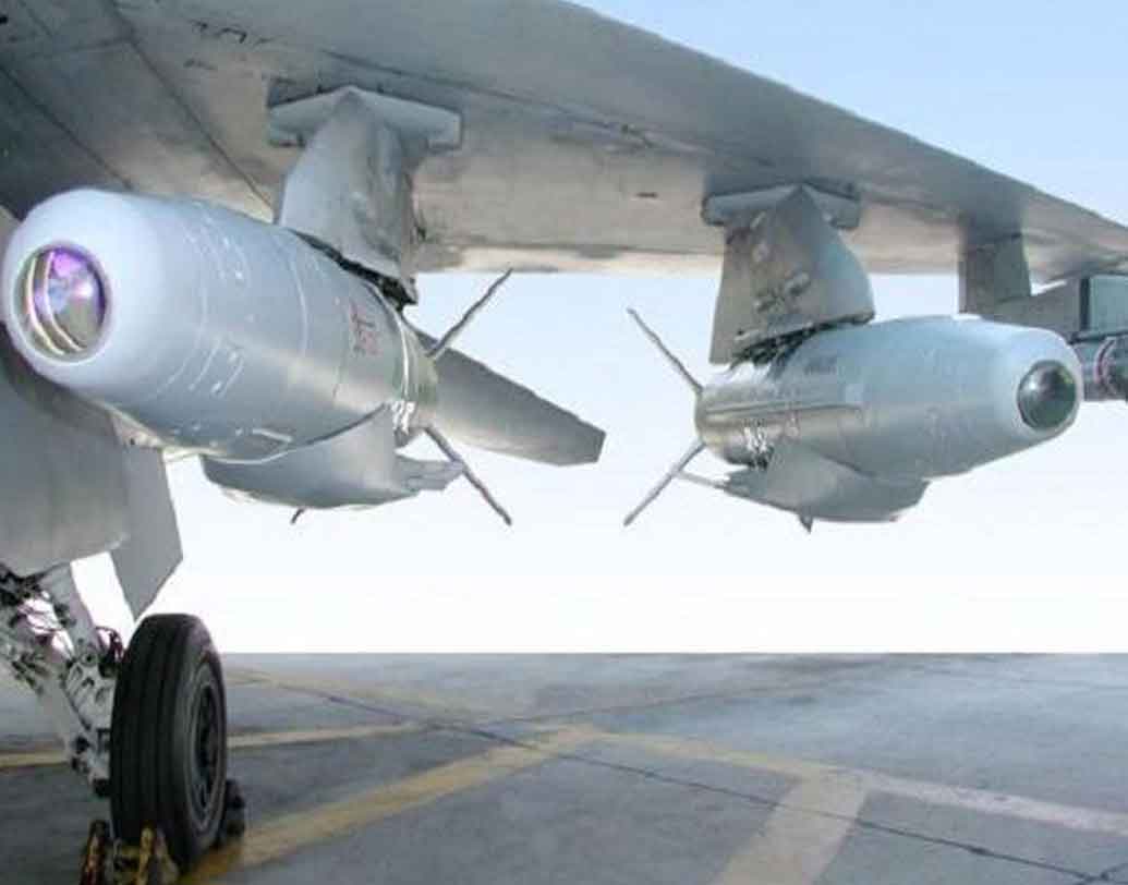 ২০১৫ সাল থেকে বোমা ব্যবহার করে আসছে ভারতীয় বায়ুসেনা। বৃহস্পতিবারই ৩০০ কোটি টাকার চুক্তি হয়েছে ভারত এবং ইজরায়েলের মধ্যে। এই বার ১০০ 'স্পাইস-২০০০' বোমা কিনছে ভারত। আগামী তিন মাসের মধ্যেই সেগুলি নয়াদিল্লিকে সরবরাহ করবে জেরুজালেম।