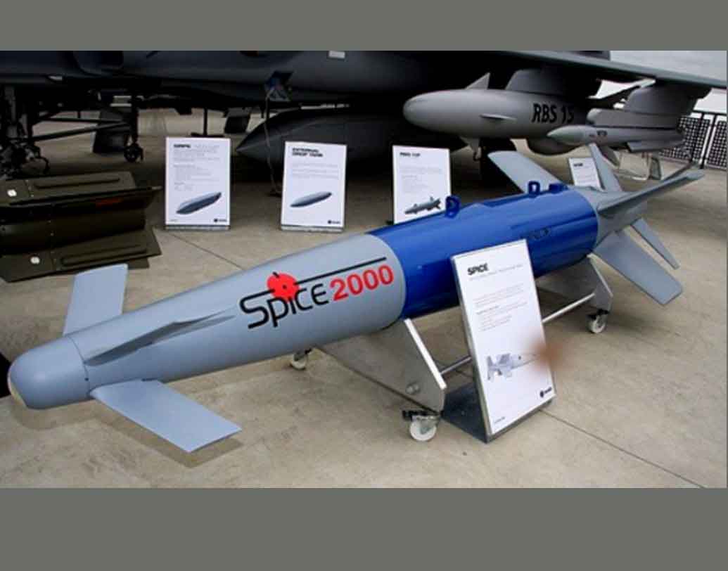 আকারে ছোট এবং প্রযুক্তিগত এই সব সুবিধার জন্যই ভারতীয় বায়ুসেনা স্পাইস-২০০০ বোমা গত প্রায় চার বছর ধরে ব্যবহার করে আসছে। প্রযুক্তিগত দিক থেকেও শত্রুপক্ষের ঘাঁটি ধ্বংস করার ক্ষেত্রে স্পাইস বোমার বিকল্প খুঁজে পাওয়া কঠিন।