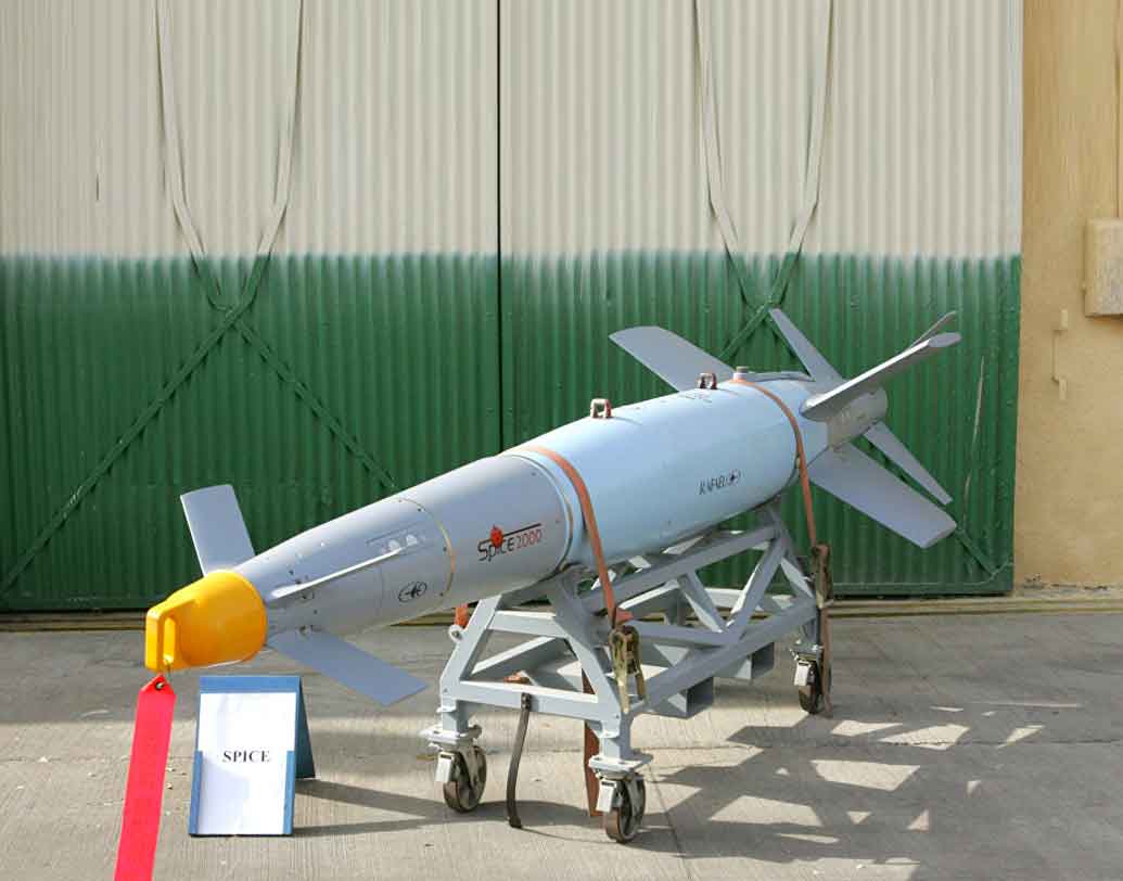 ফ্রান্সের কাছ থেকে কেনা মিরাজ-২০০০ যুদ্ধবিমানের সাহায্যে এই বোমাগুলি ছোড়া যায়। শেষ ব্যবহৃত হয়েছে বালাকোটে জইশ-ই-মহম্মদের ডেরায় আকাশপথে বোমাবর্ষণের সময়।