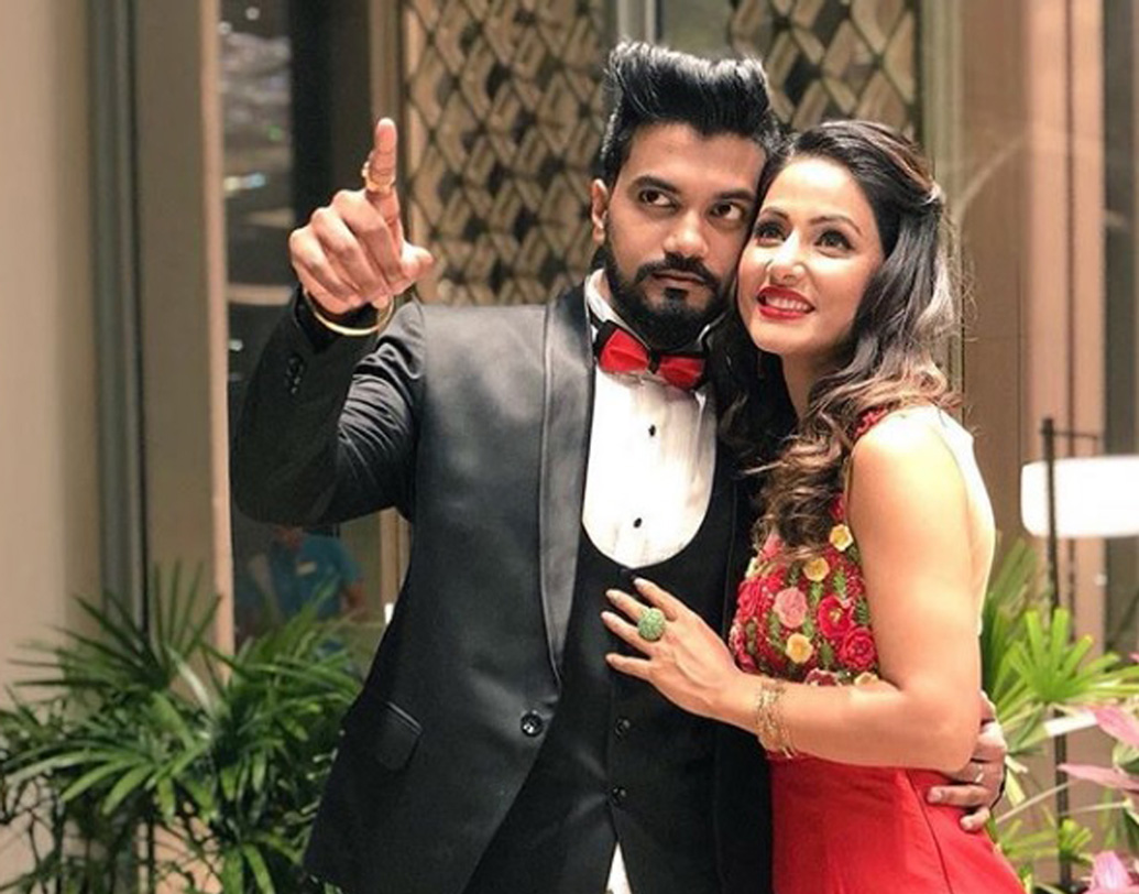 ব্যক্তিগত জীবন নিয়ে বরাবরই খোলামেলা হিনা। ‘ইয়ে রিস্তা...’-র সময় থেকে সিরিয়ালের সুপারভাইজিং প্রযোজক রকি জয়সওয়ালের সঙ্গে প্রেম তাঁর। রকি কলকাতার ছেলে। ভাল বাংলা বলেন। তাঁর সঙ্গে কলকাতাও ঘুরে গিয়েছেন হিনা। প্রতিটি পদক্ষেপে রকি তাঁকে সমর্থন করেন বলে জানিয়েছেন তিনি।