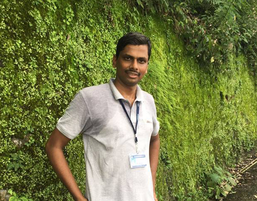 চাকরি না পেয়ে আরও কয়েকজনের সঙ্গে মিলে জেলাশাসক, রাজস্ব সচিব, পুলিশ কমিশনার, এমনকি রাজ্যের তৎকালীন মুখ্যমন্ত্রীর কাছে দরবার করেন তাঁরা। কিন্তু তাতেও লাভ হয়নি। তখনই মনস্থির করে ফেলেন তিনি, ওই জেলাশাসকের অফিসে একদিন ফিরে আসবেন। তবে সম্পূর্ণ অন্য রূপে।