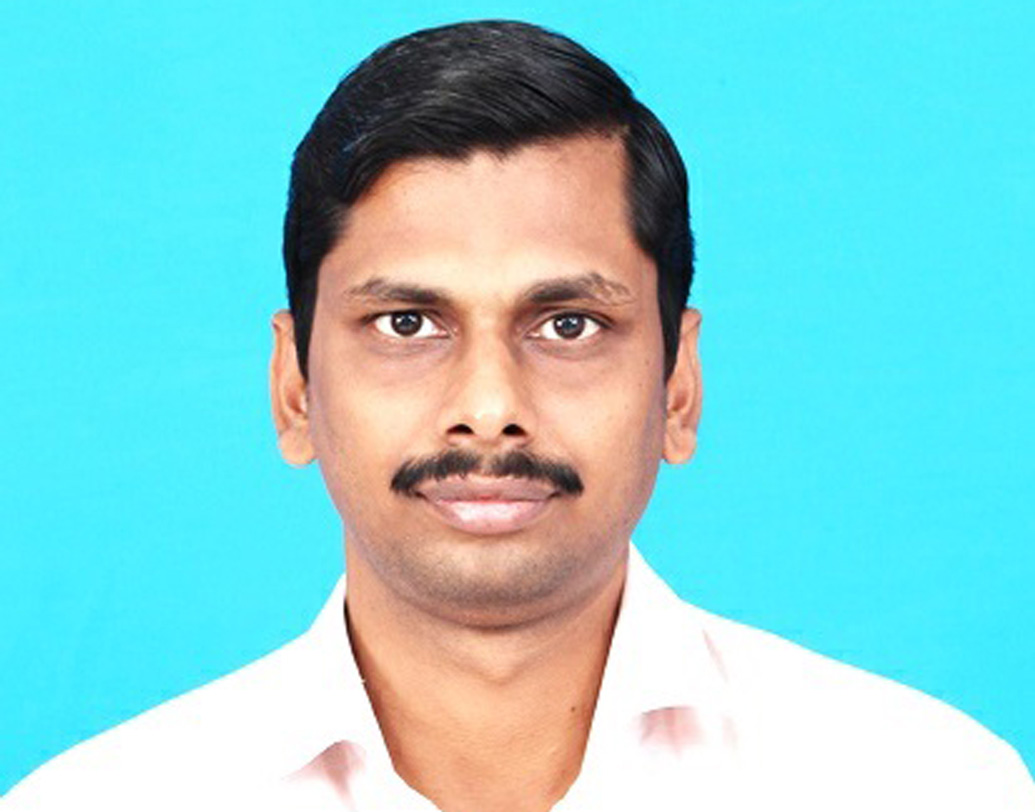 পাঁচবার মেইন এবং তিনবার ইন্টারভিউ রাউন্ড পর্যন্ত পৌঁছেও খালি হাতে ফিরে আসতে হয় তাঁকে। তার পরেও ২০১৪ সালে কেন্দ্রীয় নীতি অনুযায়ী আরও দু’বার পরীক্ষায় বসার সুযোগ পেয়ে যান তিনি। অবশেষে ২০১৫-র আইএএস পরীক্ষায় ১১৭ র‌্যাঙ্ক করেন তিনি। রানিপেটের ভেলোরের জেলাশাসক হিসাবে নিযুক্ত হন।