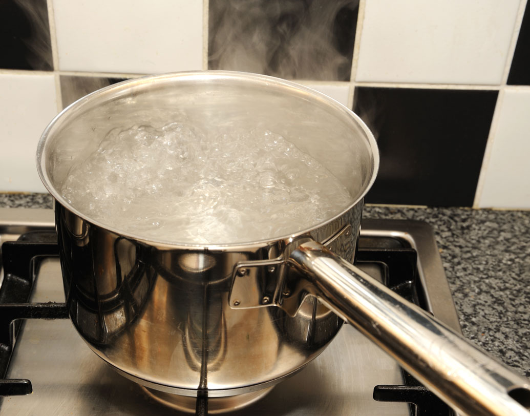 চিকিৎসকদের মতে, ডায়েরিয়া আক্রমণ আপনার স্থানীয় এলাকায় হলে নিয়ম করে ট্যাঙ্ক পরিষ্কার করান। জল ফুটিয়ে তাতে জিওলিন ফেলে খান। ফিল্টার করা জলেও জিওলিন ফেলে খেতে পারেন।