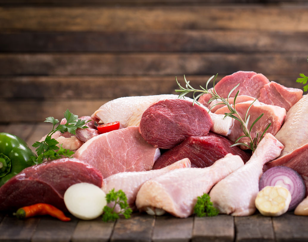 গরমে যতটা সম্ভব সি-ফুড বা অল্প সেদ্ধ মাংস না খাওয়ার চেষ্টা করুন। এ সব খাবার থেকে ডায়েরিয়ার জীবাণু ছড়ায়।