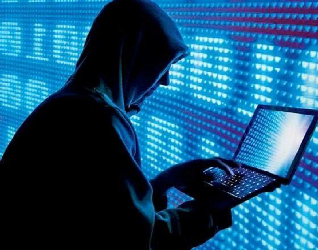 নিজের ল্যাপটপ হলেও কাজ হয়ে গেলে আপনার প্রতিটি অ্যাকাউন্ট লগ আউট করুন। সমস্ত ব্রাউসার যাতে আলাদা ভাবে বন্ধ করা হয়, সে দিকেও নজর রাখুন।