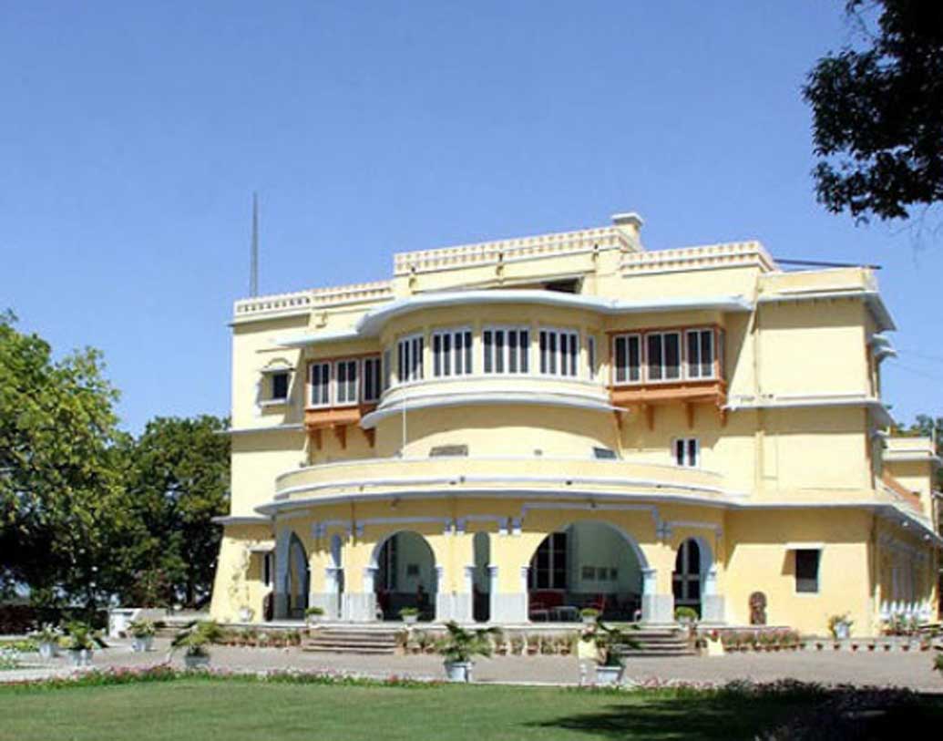 ১৮৫৭ সালে সিপাহী বিদ্রোহের সময় বার্টনের বাসভবনটি আক্রমণ করে বিদ্রোহী সেনা। প্যালেসের সব লোক সেই আক্রমণের হাত থেকে পালিয়ে বাঁচলেও, সেই সৌভাগ্য হয়নি মেজর বার্টন ও তাঁর পরিবারের।