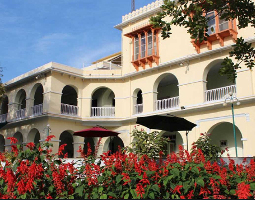 বার্টনের মৃত্যুর পর প্যালেসটি কোটার রাজার দখলে চলে যায়। স্বাধীনতার পর সাতের দশকে রাজস্থান সরকার এই প্যালেসটিকে হোটেল হিসেবে গড়ে তোলে।