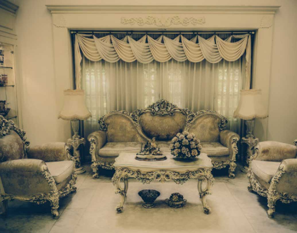 ১৯৮০ সালে কোটার মহারানি ওই প্যালেসে বার্টনের ভূত দেখার অভিজ্ঞতা শুনিয়েছিলেন এক সাংবাদিককে। মহারানি ওই সাংবাদিকের কাছে দাবি করেন, তিনি পড়ার ঘরে বসে বই পড়ায় মগ্ন ছিলেন। মুখ তুলতেই তিনি দেখেন তাঁর ঠিক অদূরেই দাঁড়িয়ে রয়েছেন বার্টন! হাতে লাঠি, পাকা চুল!