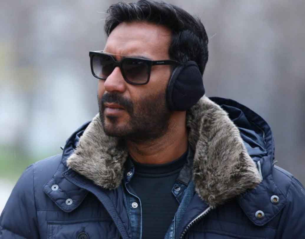 অজয় দেবগণ: চোখ। অজয় দেবগণের অভিনয়ের ক্ষেত্রে সবথেকে বেশি প্রশংসা হয়েছে তাঁর চোখের। চোখ দিয়ে অভিনয় করে যে কাউকে পিছিয়ে দিতে পারেন তিনি। এ হেন অজয় বয়সের বিচারে সবে হাফ সেঞ্চুরিতে পৌঁছলেন।