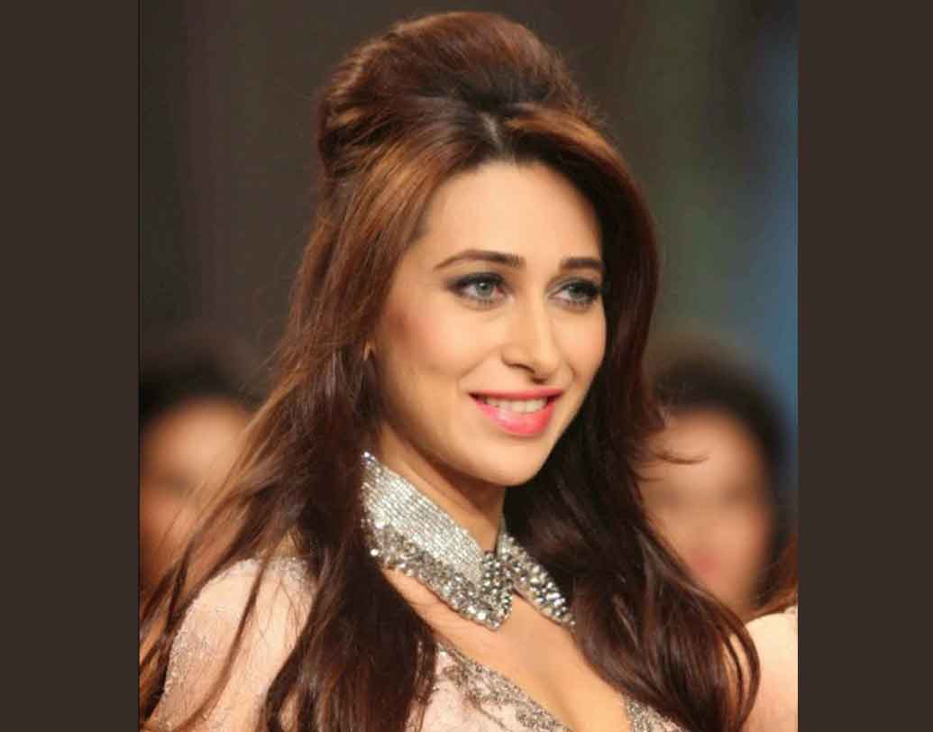 করিশ্মা কপূর: ‘রাজা হিন্দুস্তানি’। করিশ্মা দেখলেই এখনও বহু দর্শক প্রথমেই এই সিনেমাটির কথা বলেন। চিরকালই নিজস্ব স্টাইল স্টেটমেন্ট মেনটেন করেছেন করিশ্মা। ৪৪ বছর বয়সেও সেই চার্মটা ধরে রাখতে পেরেছেন বলে মনে করেছেন ইন্ডাস্ট্রির সতীর্থরা।