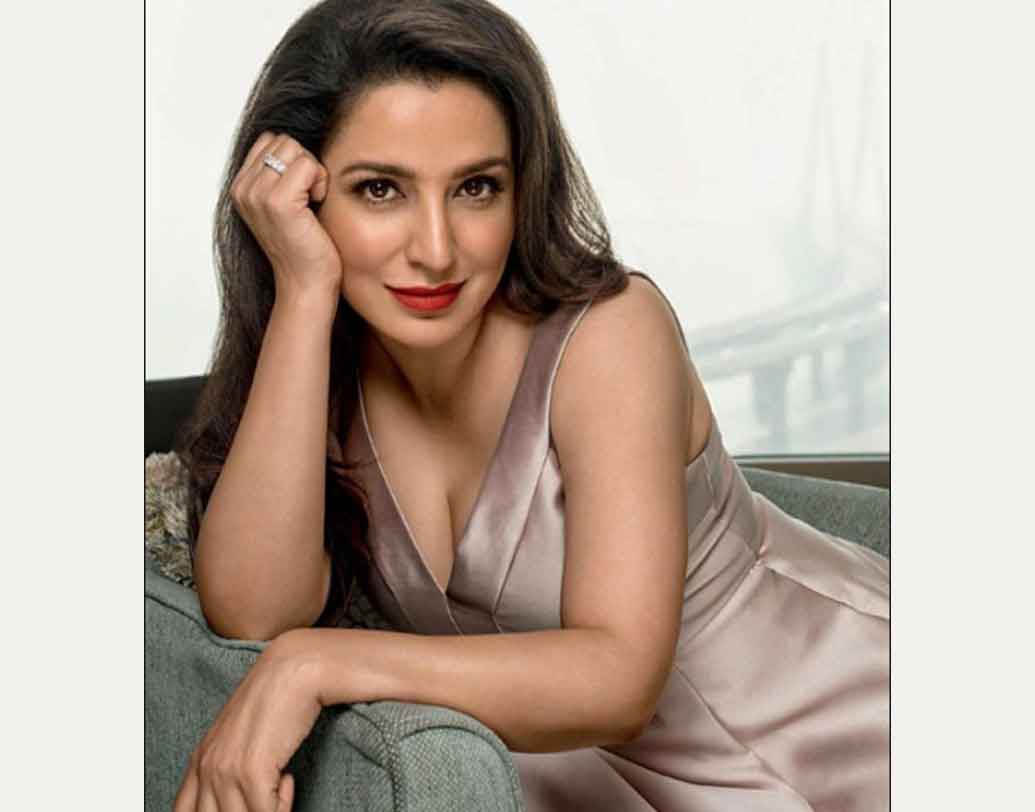 টিসকা চোপড়া: বহু দিন ধরে যে টিসকা লাইমলাইটে রয়েছেন, এমন নয়। বরং বিভিন্ন ওয়েব সিরিজে গুরুত্বপূর্ণ চরিত্রে অভিনয় টিসকাকে জনপ্রিয়তা দিয়েছে। আসল বয়স ৪৫ হলেও তা নাকি অনস্ক্রিনে বুঝতে দেন না তিনি।