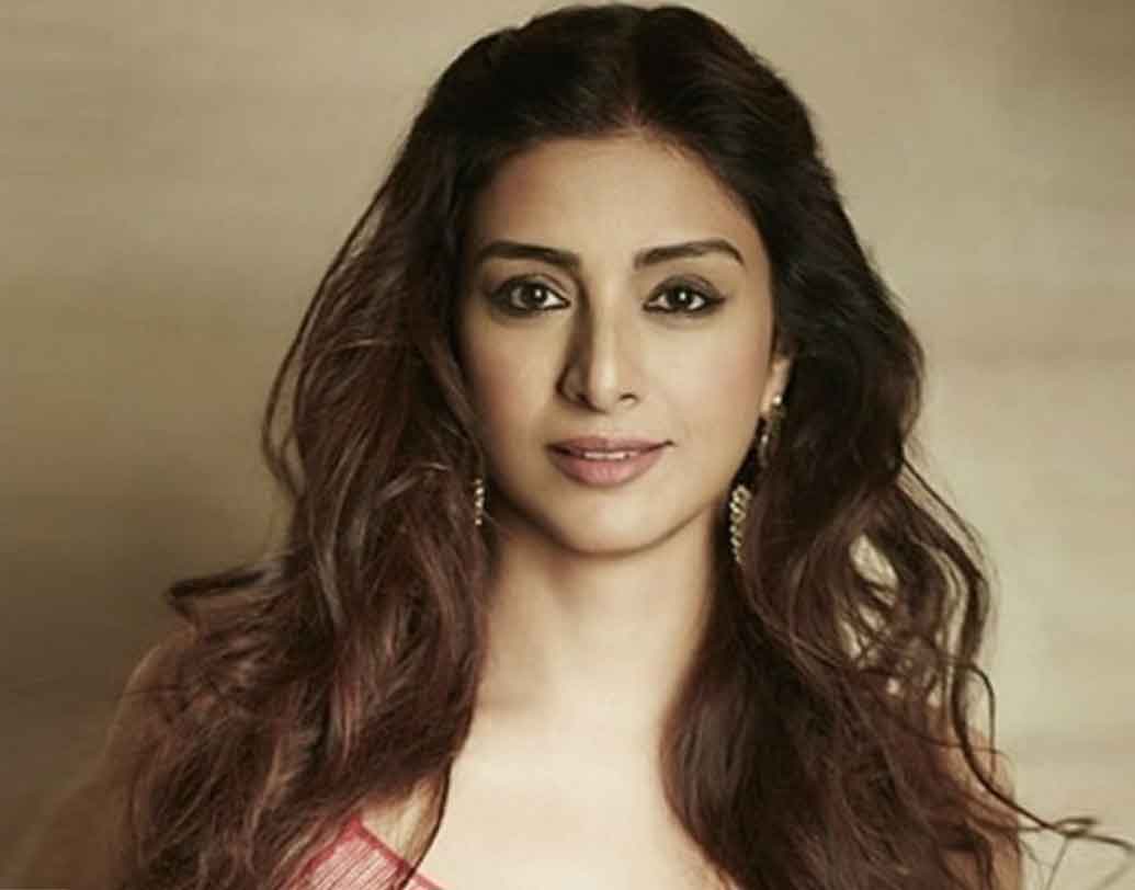 তব্বু: সদ্য মুক্তিপ্রাপ্ত সলমন খানের ‘ভারত’-এ তব্বুকে দেখেছেন দর্শক। যে কোনও চরিত্রে তাঁর অভিনয় মুগ্ধ করেছে বারবার। এই অভিনেত্রীও নিজের বয়স যেন ধরে রেখেছেন। তব্বু এখন ৪৭। দেখে মনে হয়?