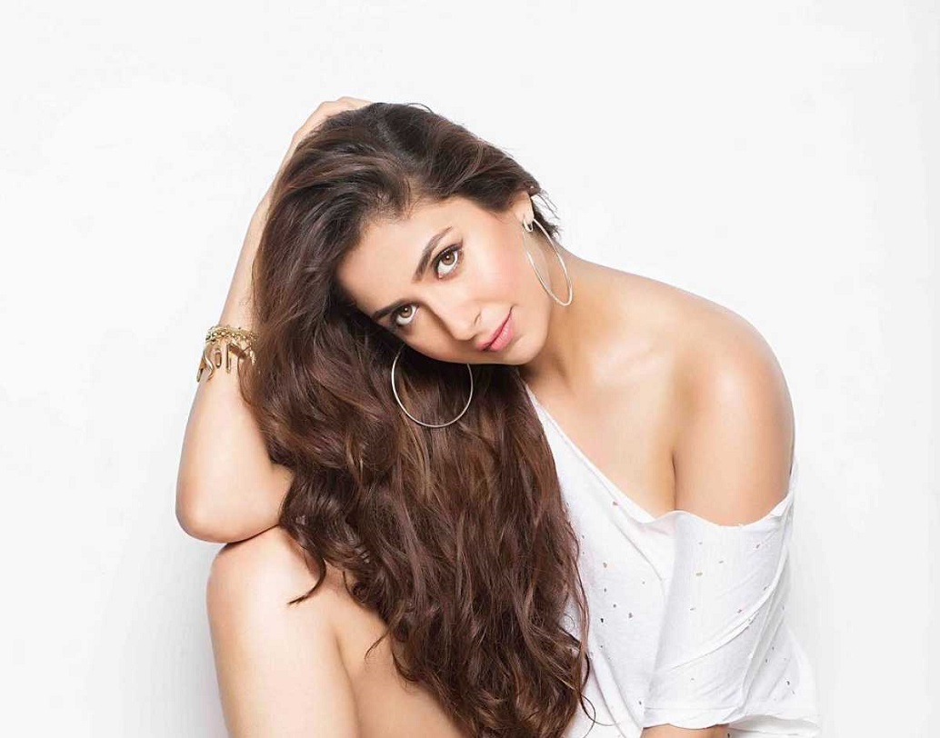 ২০১০-এ মিস ইন্ডিয়া প্রতিযোগিতায় অংশ নেন মালবিকা। যদিও জয়ীর শিরোপা জোটেনি তাঁর।