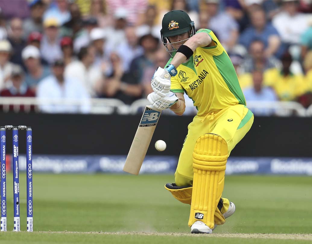 চার নম্বরে অজিদের ভরসা স্টিভ স্মিথ। নির্বাসন কাটিয়ে ফিরে আসা স্মিথ ওয়েস্ট ইন্ডিজের বিরুদ্ধে ম্যাচ বাঁচানো ইনিংস খেলেছেন। ক্যারিবিয়ানদের বিরুদ্ধে স্মিথ জ্বলে উঠতে না পারলে ম্যাচ জেতা সম্ভব হতো না অস্ট্রেলিয়ার পক্ষে।