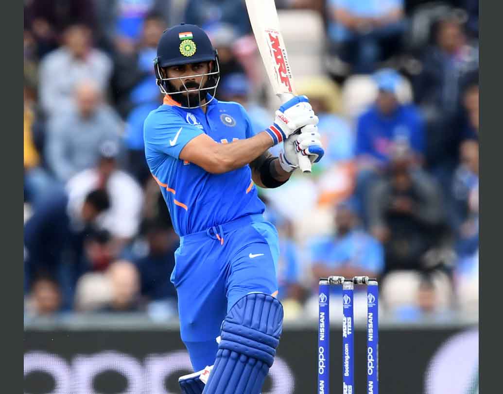 ক্রিকেটবিশ্বের নজরে এখন বিরাট কোহালি। ভারতীয় ব্যাটিংয়ের স্তম্ভ তিনি। অস্ট্রেলিয়ার বিরুদ্ধে কোহালির ব্যাটই অন্যতম ভরসা ‘টিম ইন্ডিয়া’র।