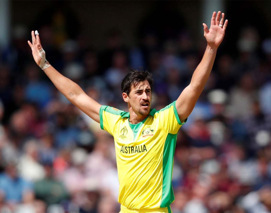 রোহিত শর্মার যে বাঁ হাতি পেসারের বিরুদ্ধে দুর্বলতা রয়েছে তা সবারই জানা। স্টার্ক গতি দিয়ে ওয়েস্ট ইন্ডিজকে ভেঙেছেন। ওয়েস্ট ইন্ডিজের বিরুদ্ধে ৫ উইকেটের বিধ্বংসী স্পেল করেছিলেন। রোহিত-সহ ভারতীয় ব্যাটসম্যানদের কঠিন পরীক্ষা নেবেন স্টার্ক।