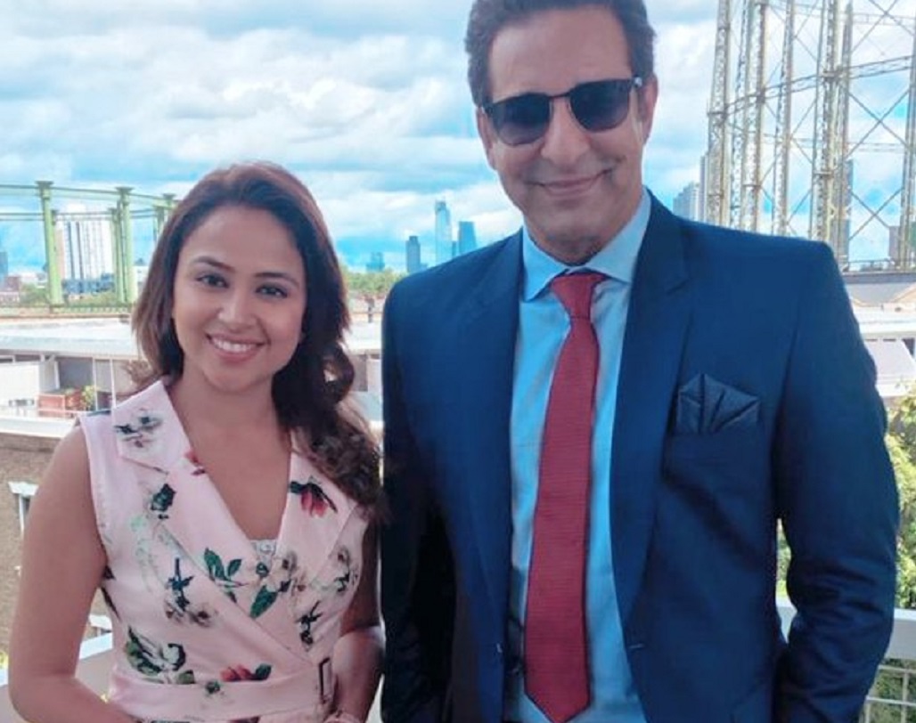 নিয়েছেন মহেন্দ্র সিংহ ধোনি, বিরাট কোহালি, শাহরুখ খানের মতো বিখ্যাত ব্যক্তিত্বদের সাক্ষাৎকারও।