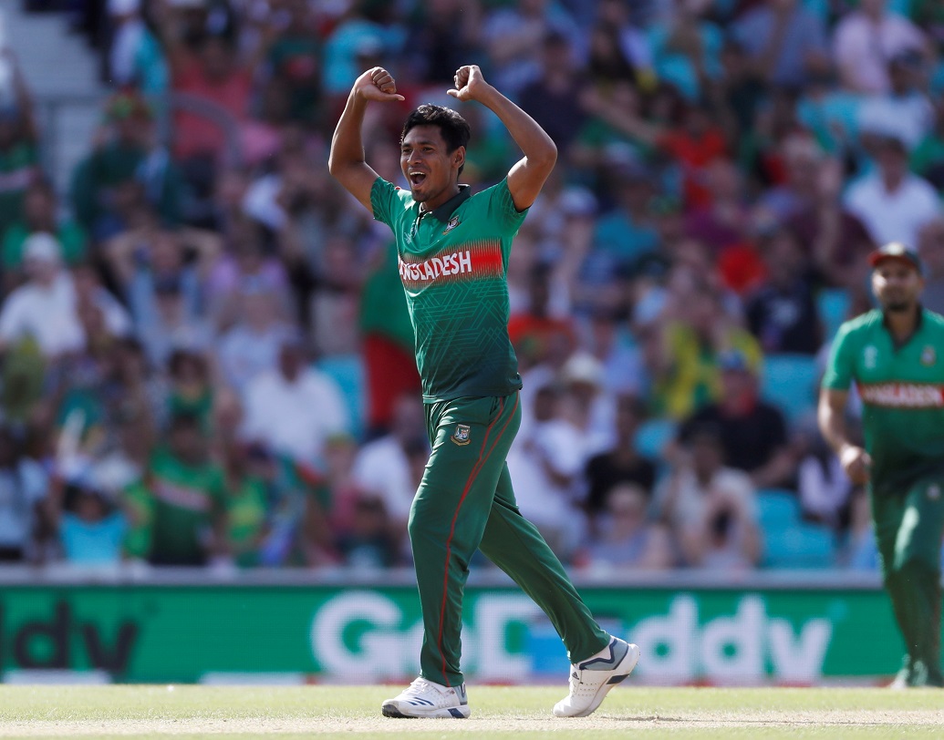 একই সিরিজে ‘ফিজ’বোলিং করার সময় বার বার ব্যাটসম্যানদের দৌড়নোর পথ আটকে দাঁড়িয়ে পড়েন। এ বিষয়ে রোহিত শর্মা তাঁকে সতর্ক করলেও একই ঘটনার পুনরাবৃত্তি ঘটান মুস্তাফিজুর। এরপর ধোনির দৌড়নোর পথ আটকানোর চেষ্টা করলে ‘মাহি’ কনুই দিয়ে আঘাত করেন ‘ফিজ’ কে।ম্যাচের পরে দু’জনেরই ম্যাচ ফি কাটা যায়।