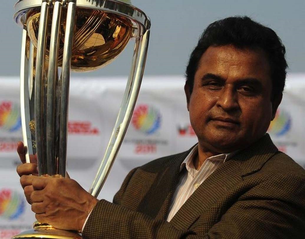 বিশ্বকাপের ট্রফি বিতরণ নিয়েও ধুন্ধুমার লাগে দুই দেশের ক্রিকেট বোর্ডের মধ্যে। আইসিসির তৎকালীন প্রেসিডেন্ট মুস্তাফা কামালকে নিয়মমাফিক বিশ্বকাপ ট্রফি দিতেডাকা হয়নি। ক্ষুব্ধ কামাল রাগে পদত্যাগ করেন। এরপরেই  তিনি ভারতীয় ক্রিকেট বোর্ডকে প্রভাব খাটিয়ে তাঁর এই ন্যায্য অধিকার কেড়ে নেওয়ার জন্য দায়ী করেন।