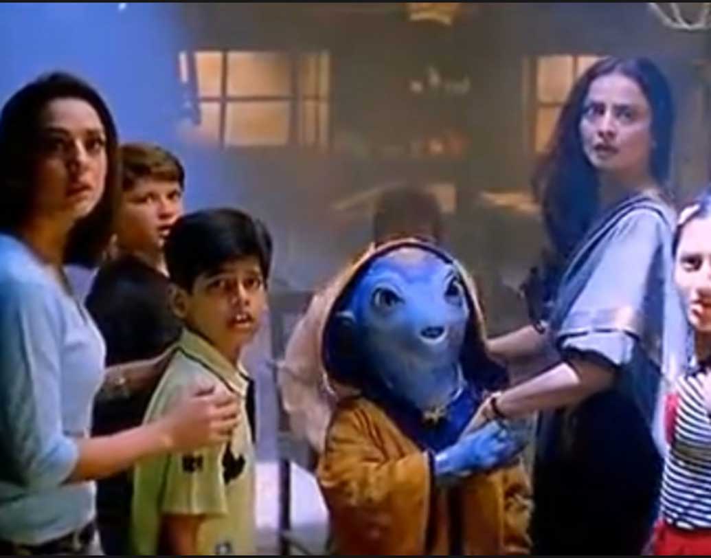 ছবির একটা দৃশ্য রয়েছে যখন ৬ জন বাচ্চার দল প্রথমবারের জন্য জাদুকে দেখে। সেই দলে কিন্তু হান্সিকা মোতয়ানি ছিল না। পরে গানের সময় হান্সিকা চলে আসে।