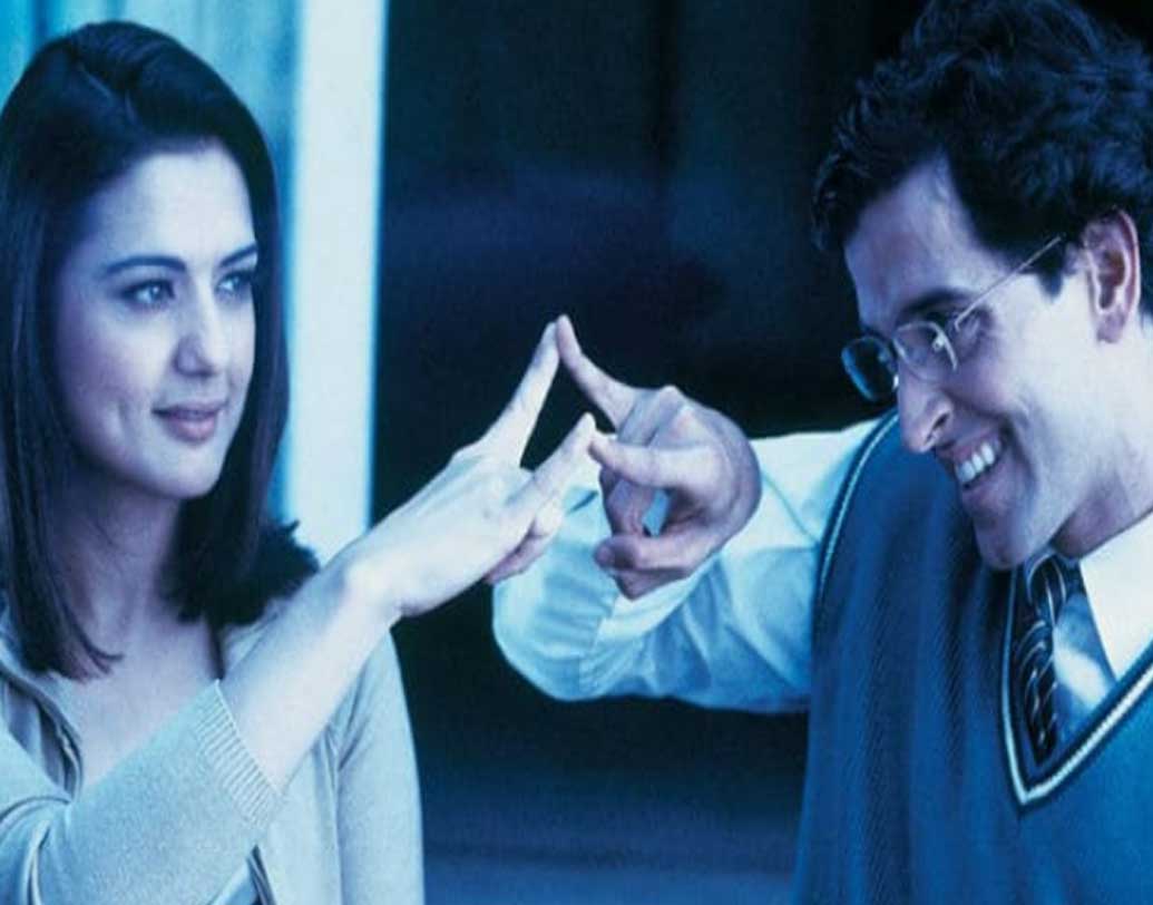 এই ফিল্মে হৃতিকের চুলের রংও একাধিকবার বদলে যেতে দেখা গিয়েছে। কোথাও তাঁর চুল লালচে রঙের, কোথাও কালো।