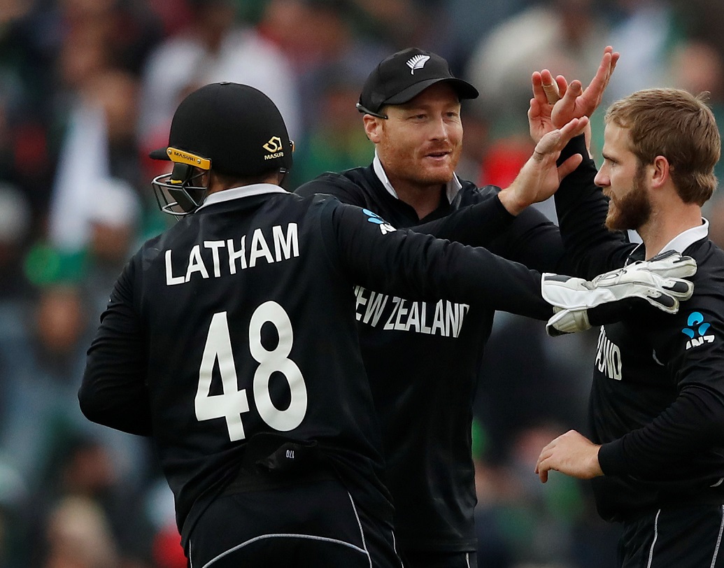 নেট রানরেটে অনেকটাই এগিয়ে আছে কিউইরা। সেক্ষেত্রে নিউজিল্যান্ড বড় ব্যবধানে ম্যাচ জিতে পয়েন্ট তালিকায় ১১ পয়েন্টে শেষ করলে চাপে পড়তে পারে ভারত। তাই পরের ম্যাচগুলোরএকটিতে জিতলেসুবিধা হবে কোহালিদের।