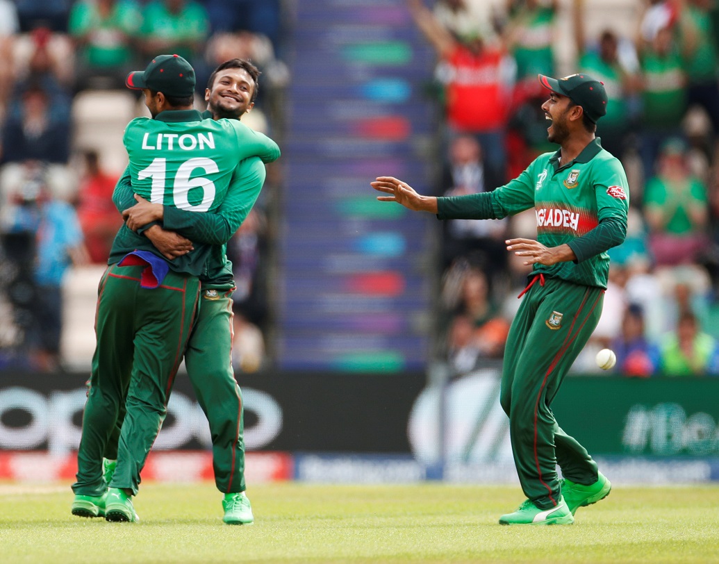 ভারত এবং পাকিস্তানকে হারানো ছাড়াও সেমিফাইনালের দৌড়ে টিকে থাকতে টাইগারদের তাকিয়ে থাকতে হবে নিউজিল্যান্ডের দিকে, যাতে তাঁরা ইংল্যান্ডকে হারায়। তবে ভারত বা পাকিস্তানের কাছে হারলেই সেমিফাইনাল থেকে ছিটকে যাবেন মাশরাফিরা।