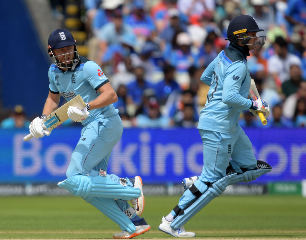 টসে জিতে ইংল্যান্ড ব্যাটিং নেওয়ার ফলে বাড়তি অ্যাডভান্টেজ পেয়ে যান মর্গ্যানরা। জনি বেয়ারস্টো এবং জেসন রয় এতটাই নির্মম ছিলেন যে, ২০ ওভারেই ইংল্যান্ডের স্কোর দাঁড়ায় বিনা উইকেটে ১৪৫।