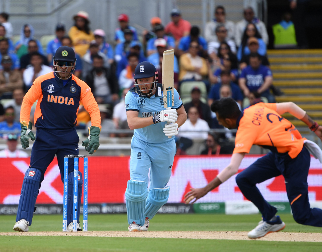 অন্য দিনের মতো এ দিন কিন্তু শুরুতেই ওপেনারদের ফিরিয়ে বুমরা-শামিরা ভারতকে অ্যাডভান্টেজ দিতে পারেনি। দুই পেসার উইকেট না পাওয়ায় প্রথমেই বাড়তে অক্সিজেন পেয়ে যায় ইংল্যান্ড।