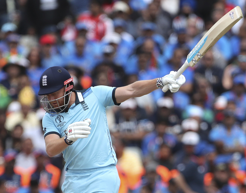 ভাগ্য ভাল না থাকলে ম্যান অফ দ্য ম্যাচ হওয়া জনি বেয়ারস্টো হয়ত ড্রেসিং রুমে ফিরে যেতেন বহু আগেই। একাধিকবার ইনসাইড এজ উইকেটের কান ঘেঁষে বেরিয়ে যায়।