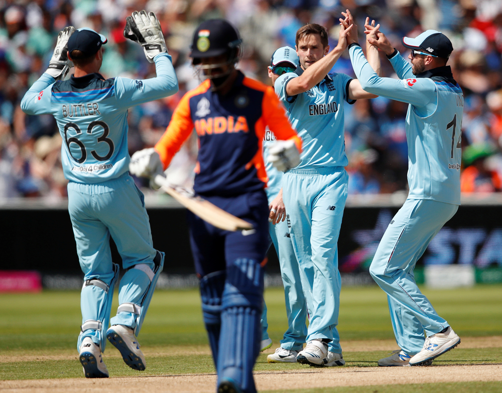 ভারত বড় রান তাড়া করে এর আগে বহু ম্যাচ জিতেছে। কিন্তু সেক্ষেত্রে প্রয়োজন একটি ভাল ওপেনিংয়ের। লোকেশ রাহুল নয় বলে শূন্য রান করে ফিরে যেতে প্রথমেইকিছুটা ব্যাকফুটে চলে যায় ভারত।