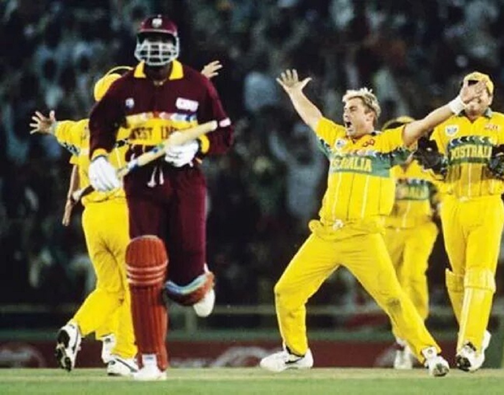 ১৯৯৬-এর বিশ্বকাপে ভারত-শ্রীলঙ্কার সেমিফাইনালে দর্শক হাঙ্গামার কথা সবাই মনে রাখলেও, উত্তেজক খেলার দিক থেকে কিন্তু আগে থাকবে দ্বিতীয় সেমিফাইনাল। বিশপ ও অ্যামব্রোজের দাপটে শুরুতেই ১৫ রানে ৪ উইকেট হারিয়ে বিপাকে পড়ে অস্ট্রেলিয়া। সেখান থেকে মাইকেল বিভান ও স্টুয়ার্ট ল’র ব্যাটে ভর করে তাঁরা তোলে ২০৭ রান।