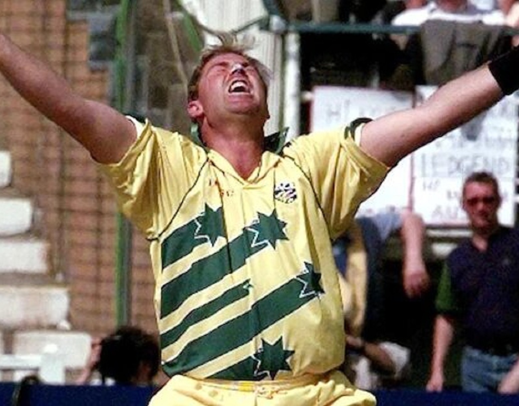 লারা-চন্দ্রপলের জুটি ভাল খেললেও, মাত্র ২৯ রানে শেষ ৬ উইকেট হারিয়ে ম্যাচ হারে ওয়েস্ট ইন্ডিজ। ম্যাচের সেরা শেন ওয়ার্নের ঘূর্ণিতে দিশেহারা হয় ক্যারিবিয়ানরা। ৯ ওভারে ৩৬ রান দিয়ে ৪ উইকেট নেন তিনি।