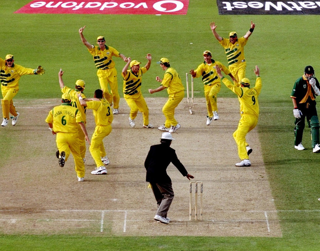 ১৯৯৯-এর বিশ্বকাপের সেমিফাইনালে ম্যাচ গড়ায় শেষ ওভার অবধি। অস্ট্রেলিয়ার পর পর তিনবার বিশ্ব চ্যাম্পিয়ন হওয়ার শুরু এই বিশ্বকাপেই। অপ্রতিরোধ্য ব্যাগি গ্রিনদের সঙ্গে লড়াই জমে দক্ষিণ আফ্রিকার। প্রথমে ব্যাট করে মাত্র ২১৩ রানে শেষ হয়ে যায় অস্ট্রেলিয়া। বল হাতে দাপট দেখায় শন পলক। ৫ উইকেট নেন তিনি।