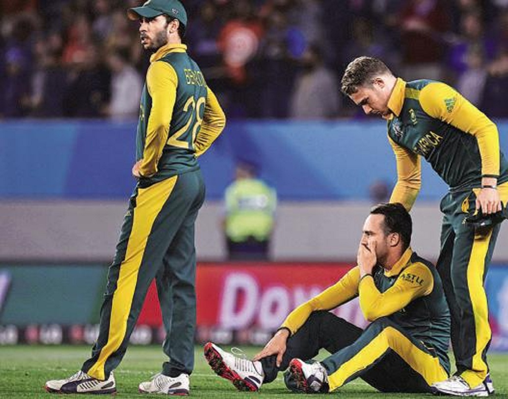 শুরুতেই ঝড় তোলেন ম্যাকালাম (২৬ বলে ৫৯ রান)। মাঝে দ্রুত উইকেট হারিয়ে বিপদে পড়লেও সামলে নেন এলিয়ট ও অ্যান্ডারসন। তাঁদের ইনিংস কিউয়িদের নিয়ে যায় ফাইনালে। সেখানে তাঁদের হার মানতে হয় অস্ট্রেলিয়ার সামনে। আজ কী হবে কিউয়িদের? অপেক্ষা আর কিছু ক্ষণের।