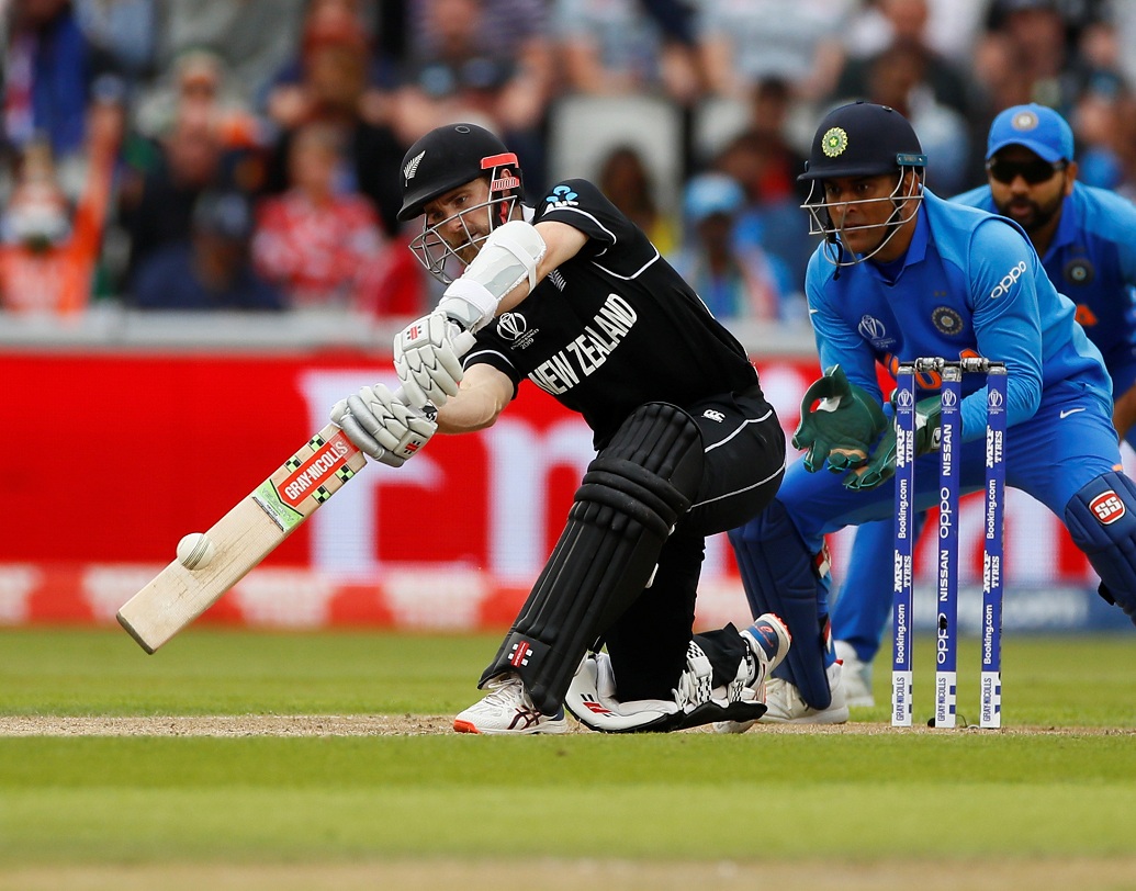 ম্যাঞ্চেস্টারের এই পিচে ২৪০ রানও যে পাহাড়প্রমাণ হয়ে দাঁড়াবে তা আন্দাজ করা যাচ্ছিল। দ্বিতীয় দিনে নিউজিল্যান্ডের করা  ২৩ বলে ২৮ রান বিপদ আরও বাড়িয়ে দিল।