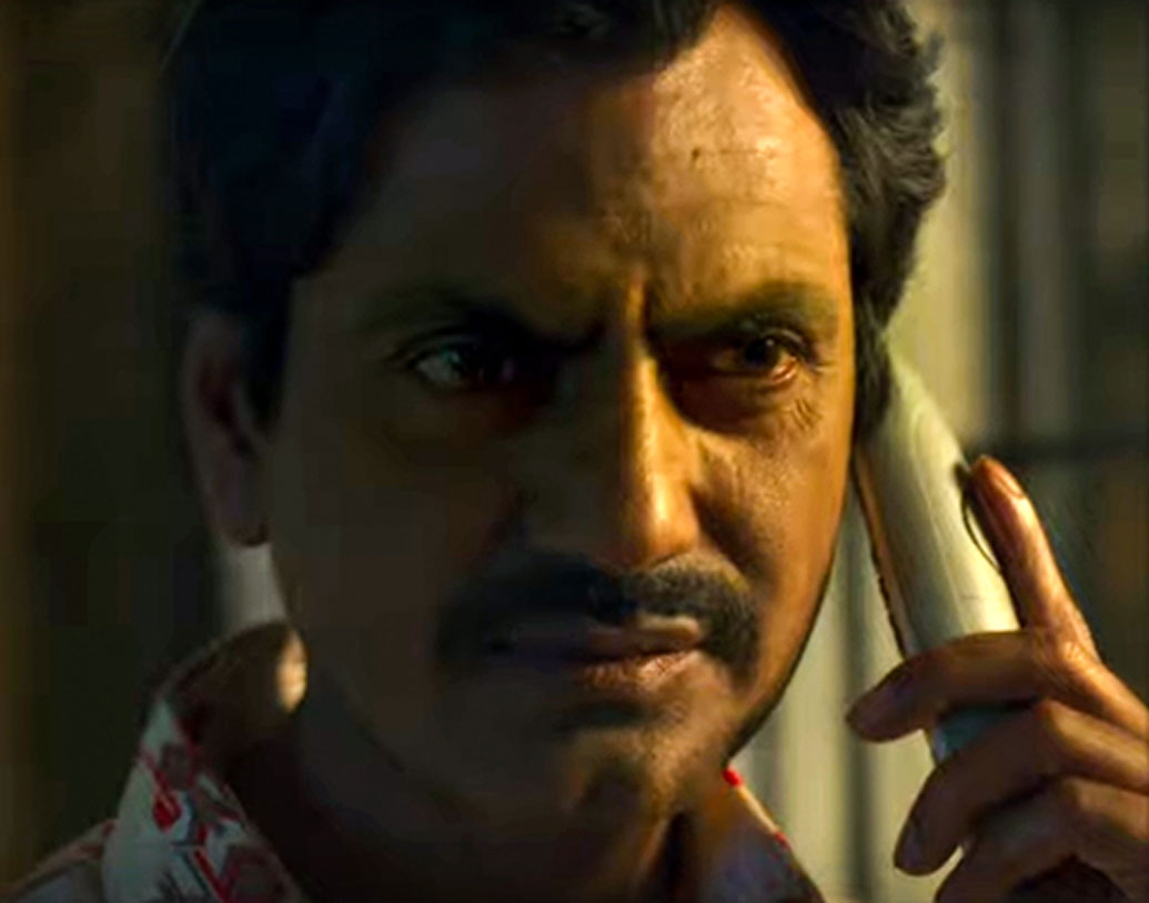 ও দিকে গায়তণ্ডে পাঁচ বছর অন্ধকার জগতে গা ঢাকা দিয়ে থাকার পর ফের মুম্বইতে ফিরছে। এর পরের ঘটনা নিয়েই তৈরি হচ্ছে সেক্রেড গেমস-এর দ্বিতীয় পর্ব। তবে এ বার গায়তণ্ডকে মোকাবিলা করতে সরতরাজ ওরফে সইফ আলি খানও নতুন করে তৈরি হচ্ছে।