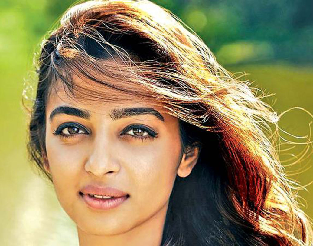 তবে এই পর্বে বেশ কিছু পরিবর্তনও লক্ষ্যণীয়। যেমন এই সিরিজে নেই রাধিকা আপ্তে। ট্রেলারেও দেখা যায়নি তাঁকে। তবে এখানেই শেষ নয়, এই পর্বে নতুন চমক হিসেবে দেখা যাবে বলিউড অভিনেত্রী কল্কি কোয়েচলিন ও রণবীর শোরেকে।